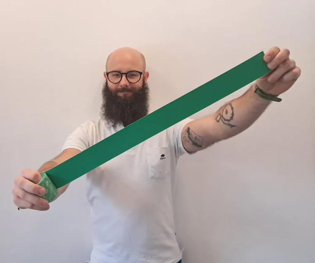 fizjoterapeuta z tapem